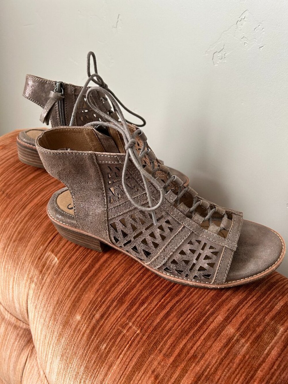 Sofft Nora Sandal gladiator-style, lace-up design